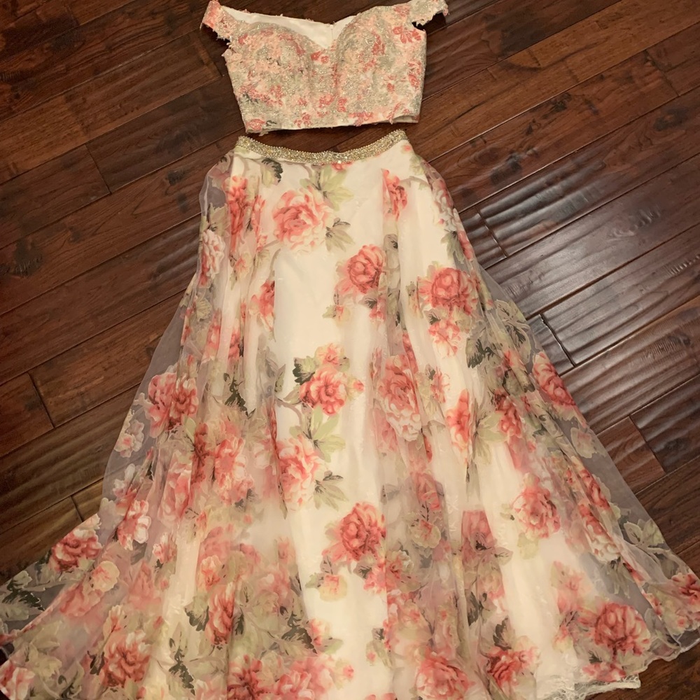 Ellie Wilde Prom Dress - Picture 4 of 16